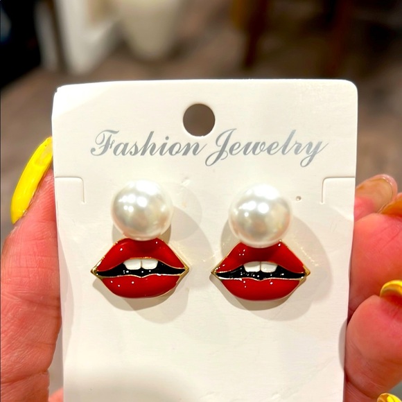 3/$28🌺Red Lip and Pearl Earrings🌺 - Picture 1 of 3